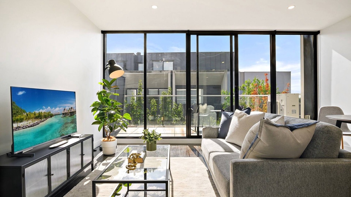 Flemington Apartment | Bright 1BR Apartment Near Maribyrnong River