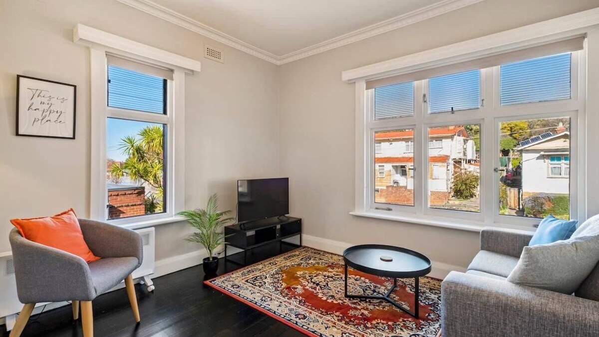 Hobart Central Business District Apartment | Bright 2 bedroom apartment - easy walk to the CBD
