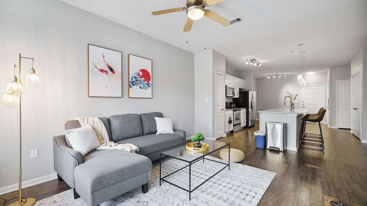 St. Edwards Apartment | Bright 2BR Flat w/Balcony + Pool | Walk to SoCo