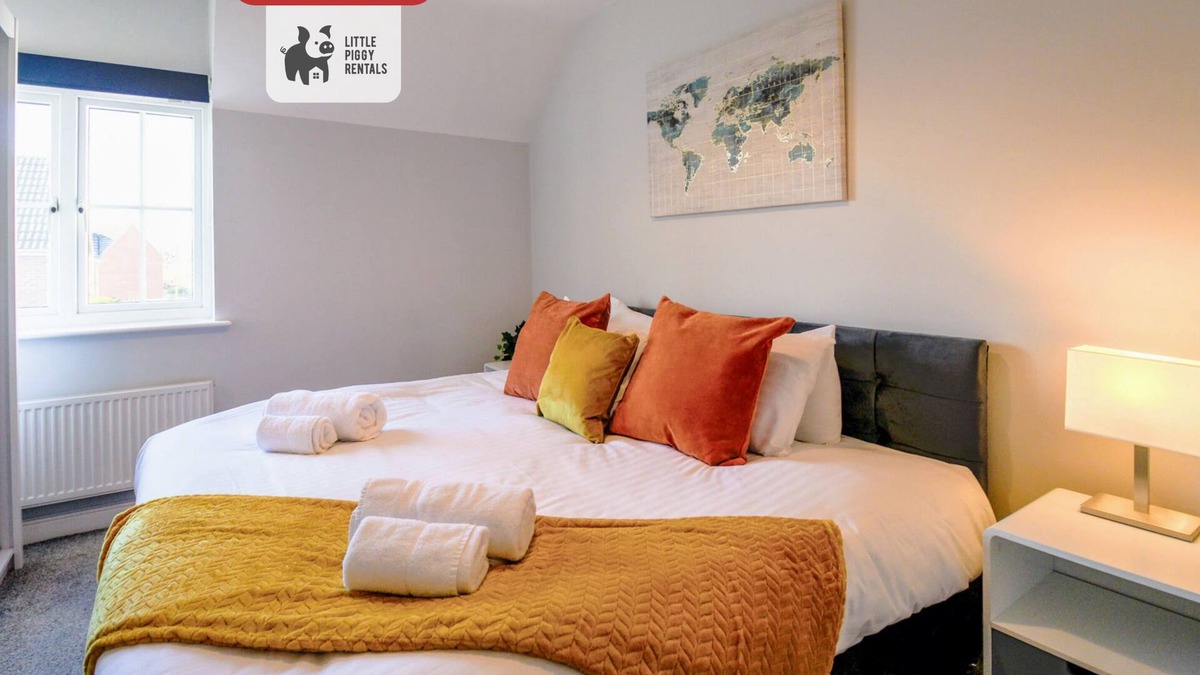 Hatfield Apartment | Bright 2BR Hatfield Gem + Parking