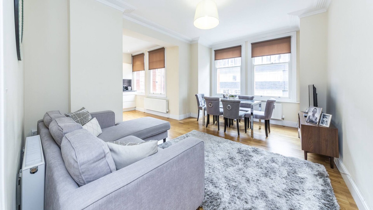 Ravenscourt Park Apartment | Bright 3 Bedroom Apartment in Hammersmith