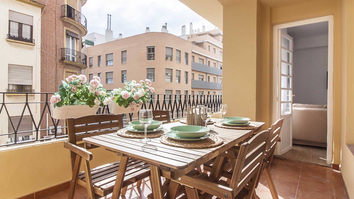 La Trinidad Apartment | Bright 3-Bedroom Apartment with Terrace in Málaga City Center