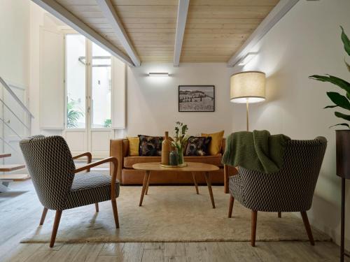 Santissima Annunziata Apartment | Bright 3-Bedroom Apartment with Patio in Florence Historic Center Near Duomo