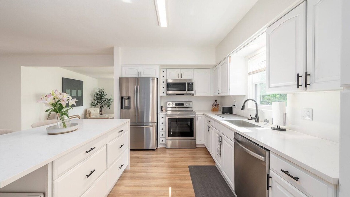 Edgewood House | Bright 4/2 Home near Downtown