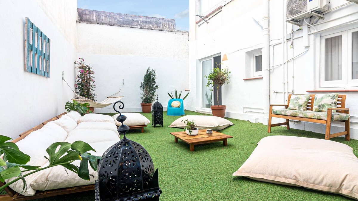 La Trinidad Apartment | Bright 4BR Apartment in the Heart of Malaga with Patio - Near Carmen Thyssen Museum