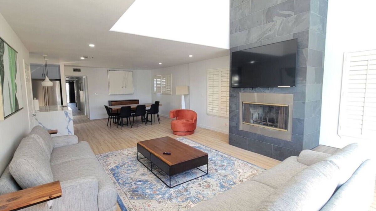 Marina Peninsula Apartment | Bright 5 bdroom 3 bath w/Rooftop Deck by the Beach