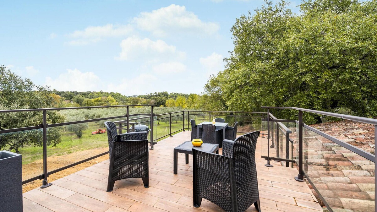 Saint-Privat-des-Vieux House | Bright and large loft style cottage with jacuzzi and sauna.