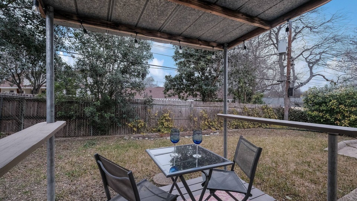 Oak Park - Northwood House | Bright & airy 3 bedroom home centrally located in zip 78209!