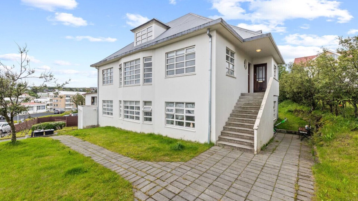 Hafnarfjordur Apartment | Bright & Airy 3BR Apartment