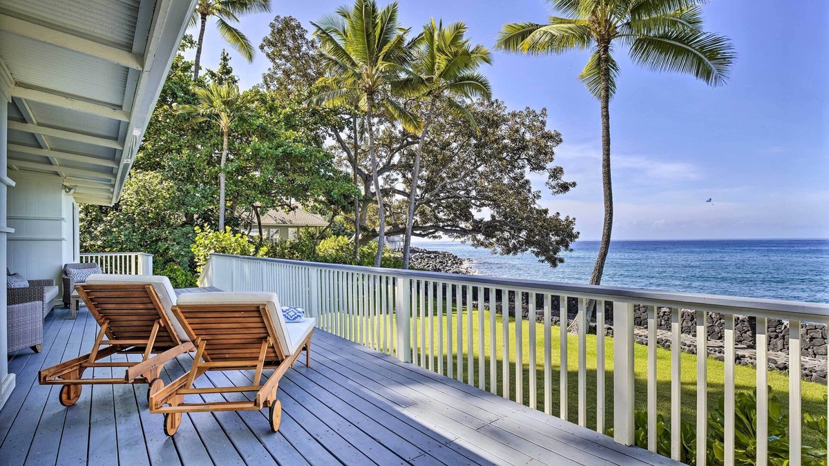 Kailua-Kona House | Bright & Airy Beach House w/Oceanfront Views