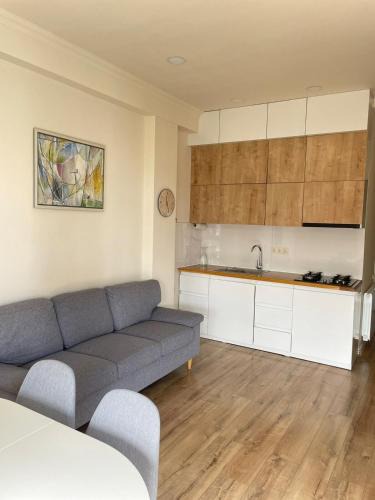 Saburtalo Apartment | Bright & Airy Hideaway