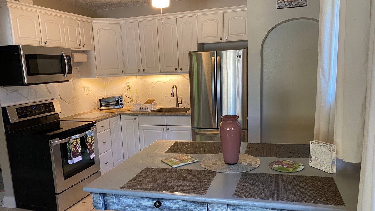 East Galt House | Bright and Adorable 2 bedroom unit