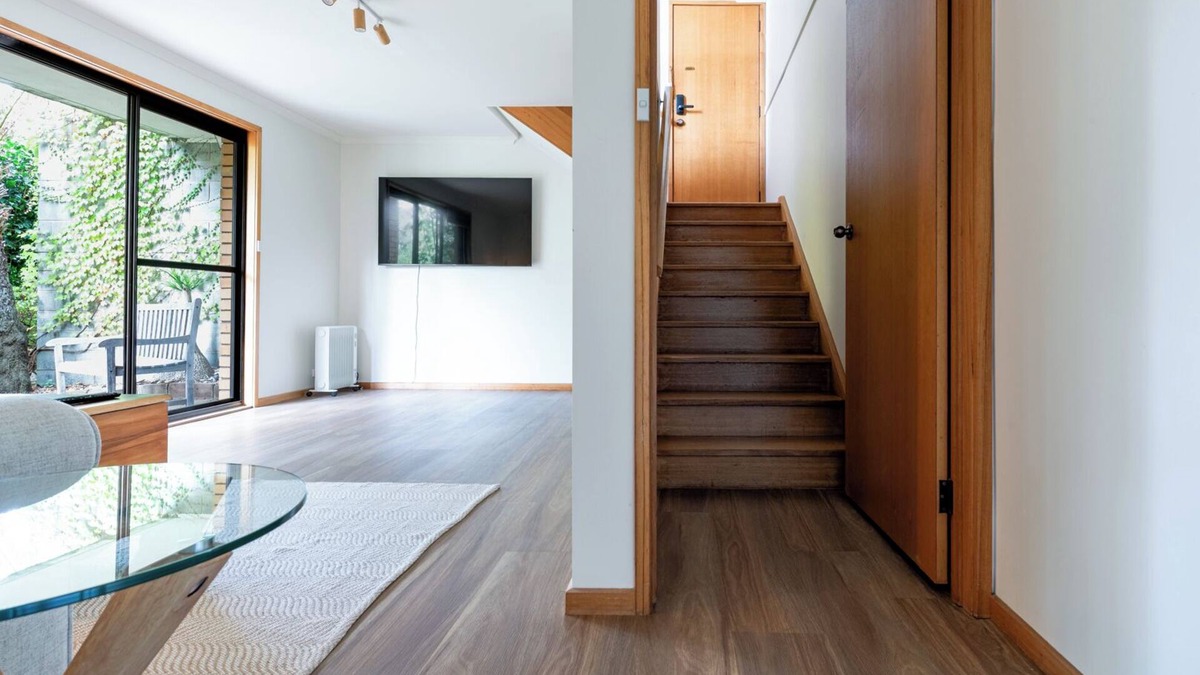 West Launceston Apartment | Bright and Beautiful Near the Gorge with Parking