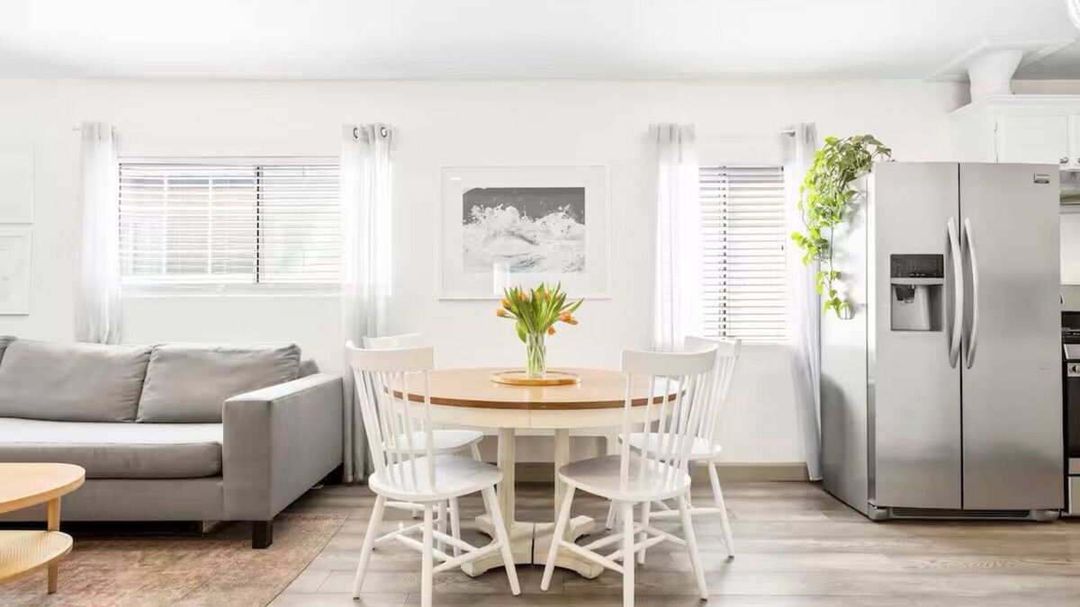Del Rey House | Bright and Beachy Retreat in Marina Del Rey!