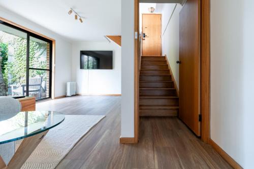 West Launceston House | Bright and Beautiful Near the Gorge with Parking