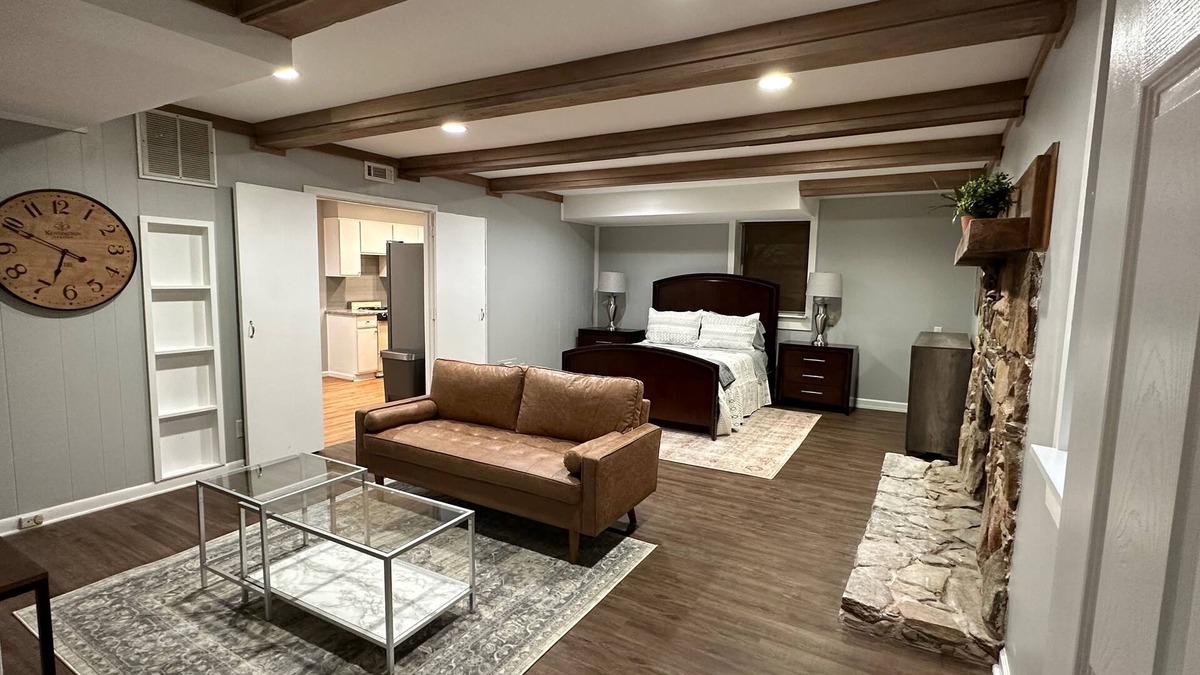 Roswell Apartment | Bright and Charming Basement Apartment near Downtown Roswell