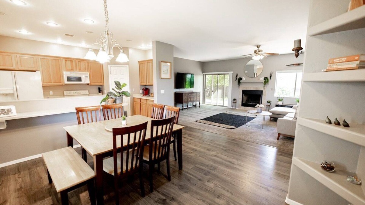 Diamond Valley House | Bright and Cheerful 3-BR Residence in Prescott