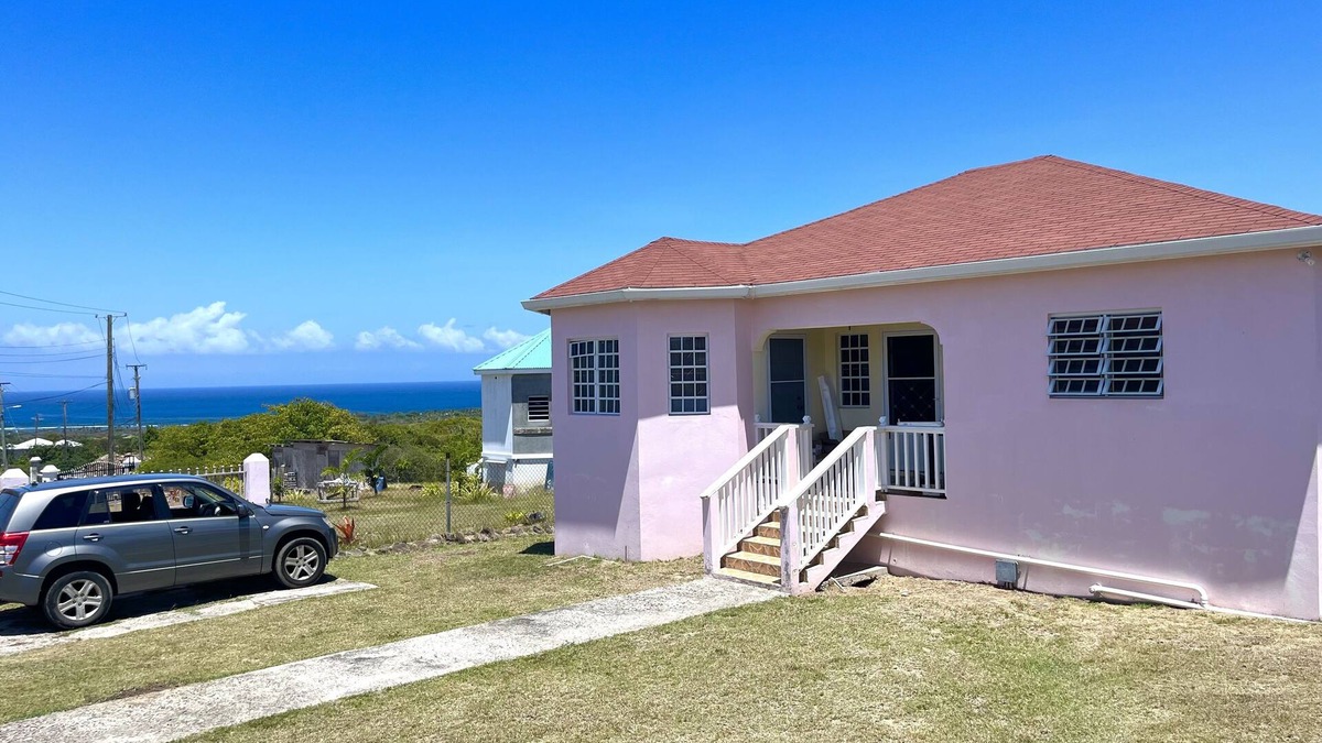 Rawlins House | Bright and cheerful island bungalow w/ocean views