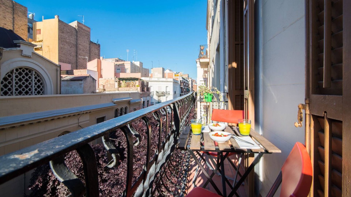 El Poble-sec Apartment | Bright and cozy in Poble Sec