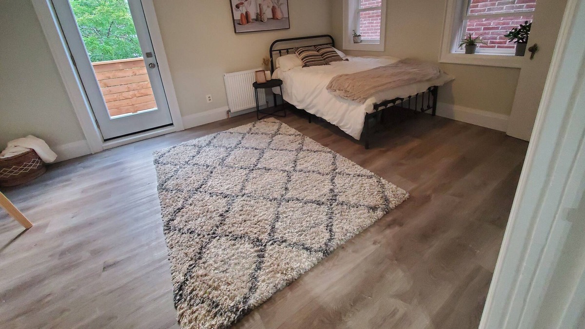 Riverdale Apartment | Bright and cozy studio apartment in detached house in the heart of Greektown.