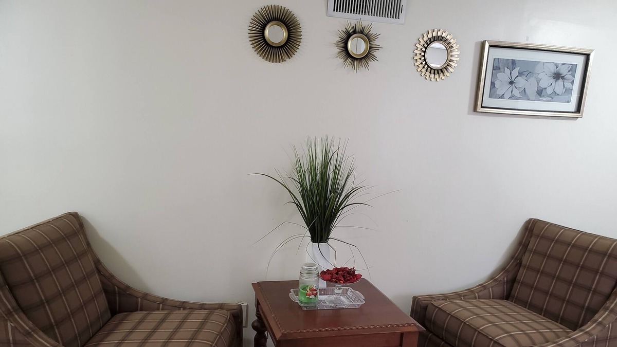 Niskayuna House | Bright and cozy
