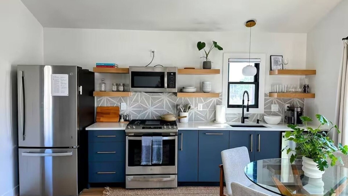 Curtis Park Apartment | Bright and Modern Studio Guesthouse - near RiNo!