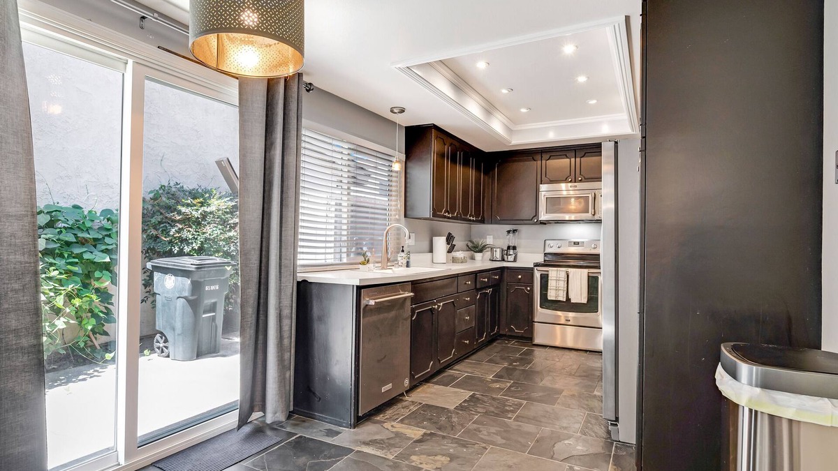 Tustin House | Bright and Open 4 bedroom ranch-style home