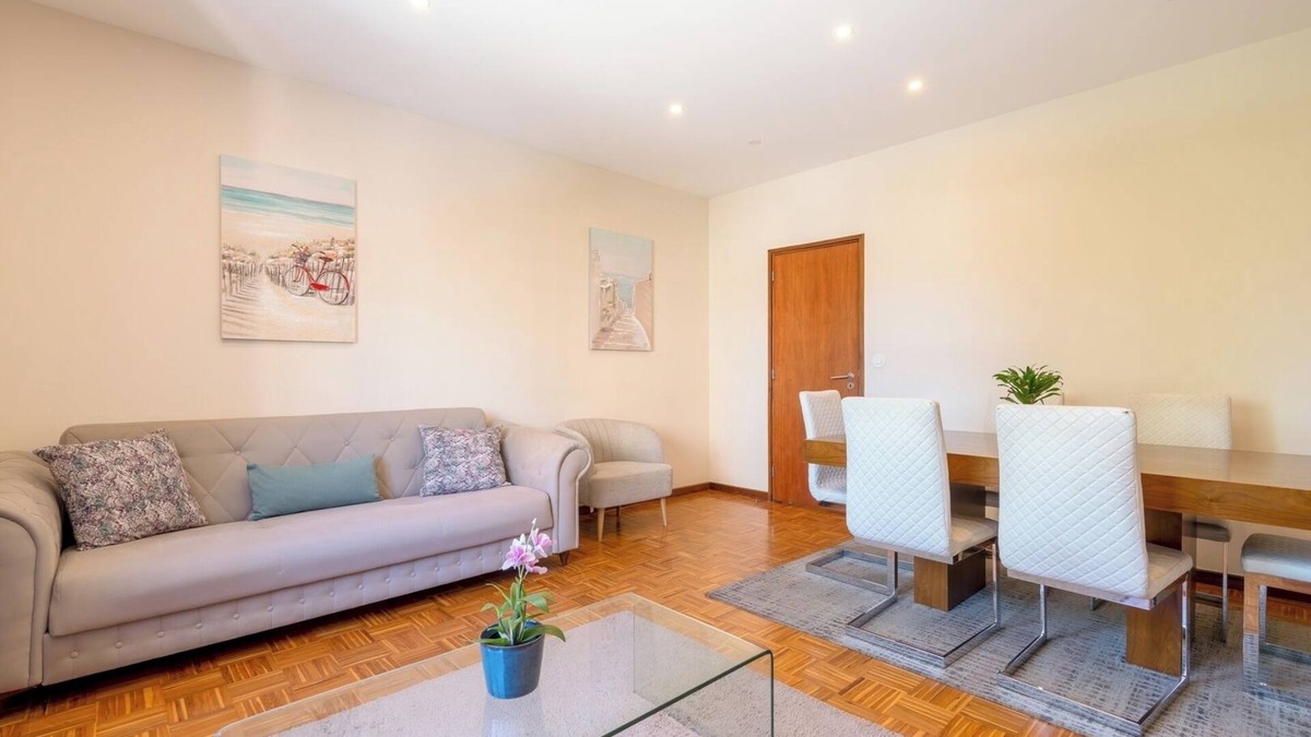 Ramalde Apartment | Bright and Spacious Flat by Host Wise