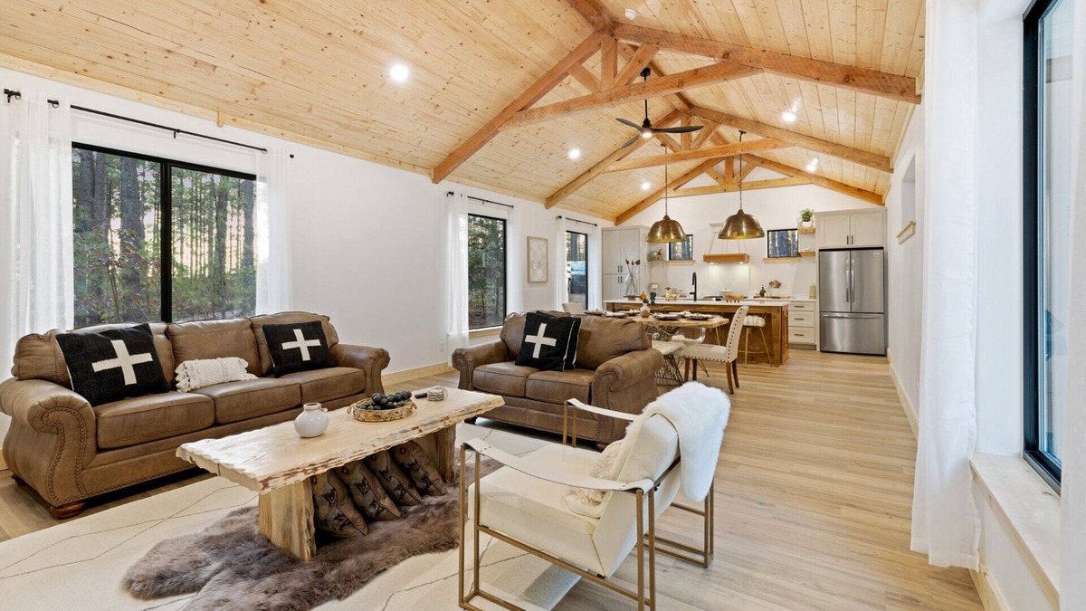 Pickens Cabin | Bright and stylish home with modern amenities