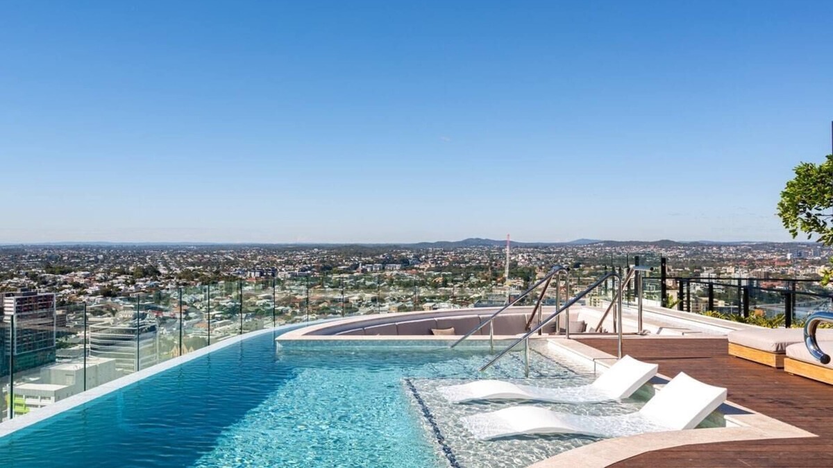 Fortitude Valley Apartment | Bright and Sunny 1Bedroom Apartment + Rooftop Pool