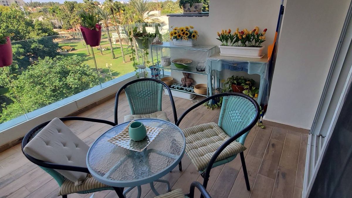 Tel Aviv Apartment | Bright and sunny Ramat Aviv Gimel on shuster near TA university