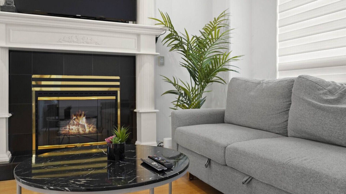 Hastings House | Bright and Updated Home near Burnaby