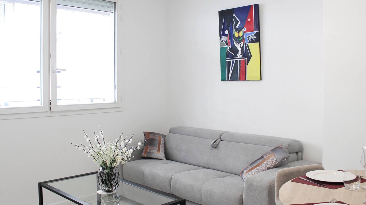 Les Puces de Saint-Ouen Apartment | Bright apartment near Paris Montmartre