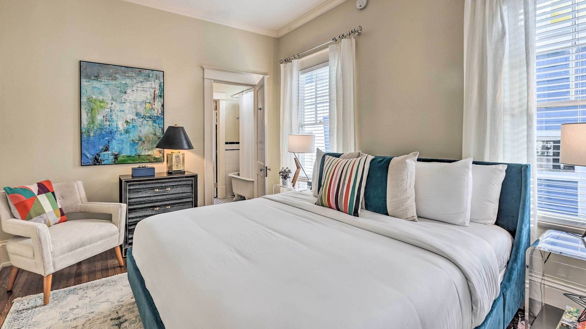 Crestline Heights Apartment | Bright Apartment 3 Mi to Downtown Birmingham!