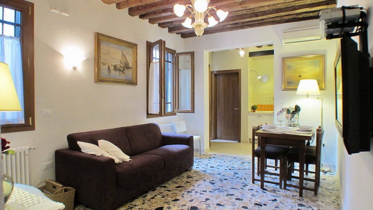 Dorsoduro Apartment | Bright apartment in Venice center, Dorsoduro district, Free Wifi and A/C