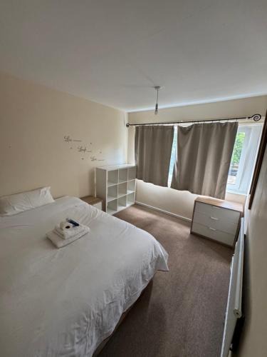 Blackheath House | Bright Apartment near Lewisham Station