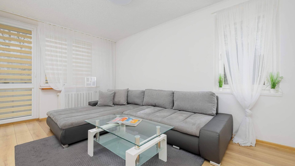 Saska Kepa Apartment | Bright Apartment Parking