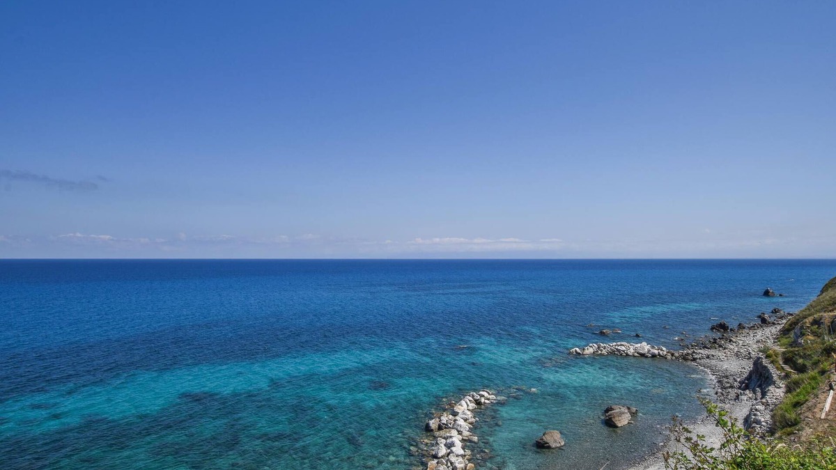Isca Marina Apartment | Bright apartment with sea view, located on the east coast of Calabria.