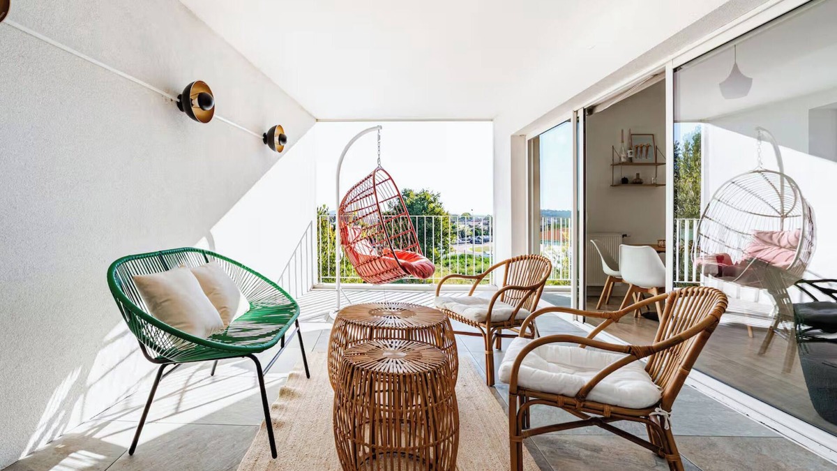 Begles Apartment | Bright apartment with large loggia & parking, near center and train station