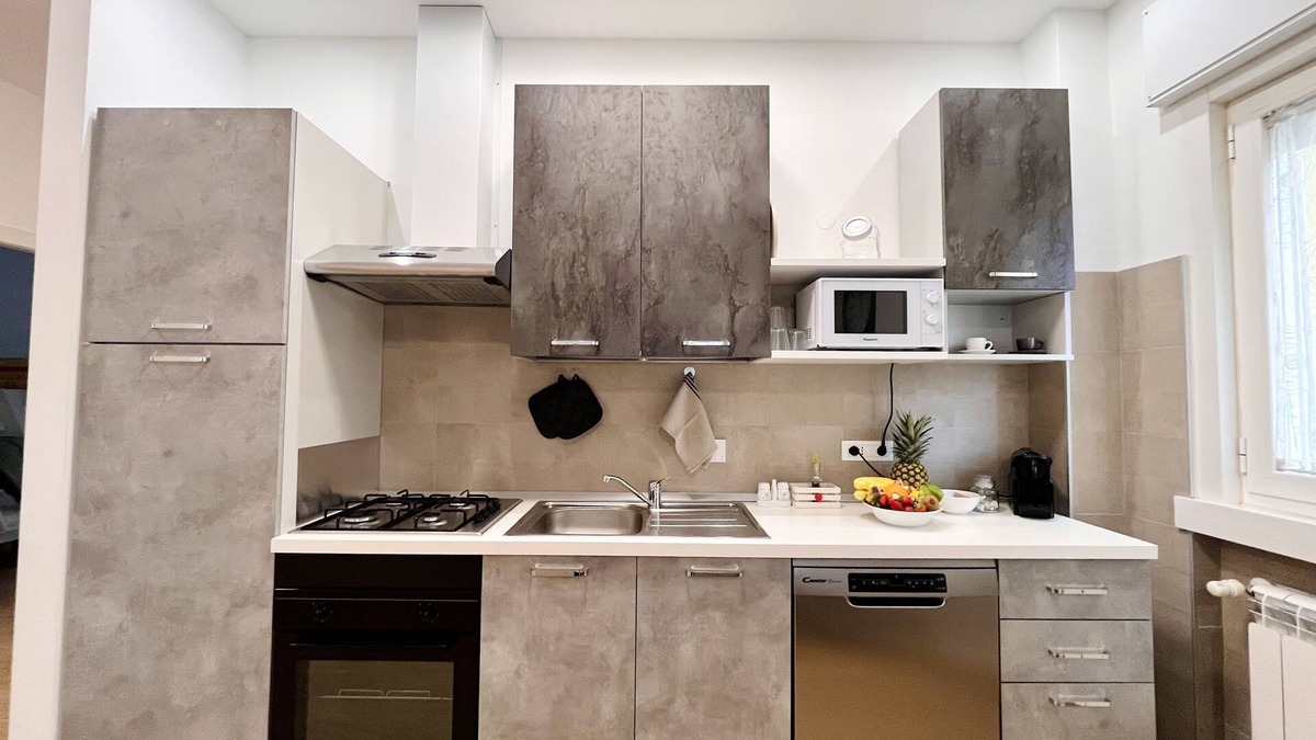 Barriera Vecchia-San Giacomo Apartment | BRIGHT APARTMENT WITH PRIVATE PARKING