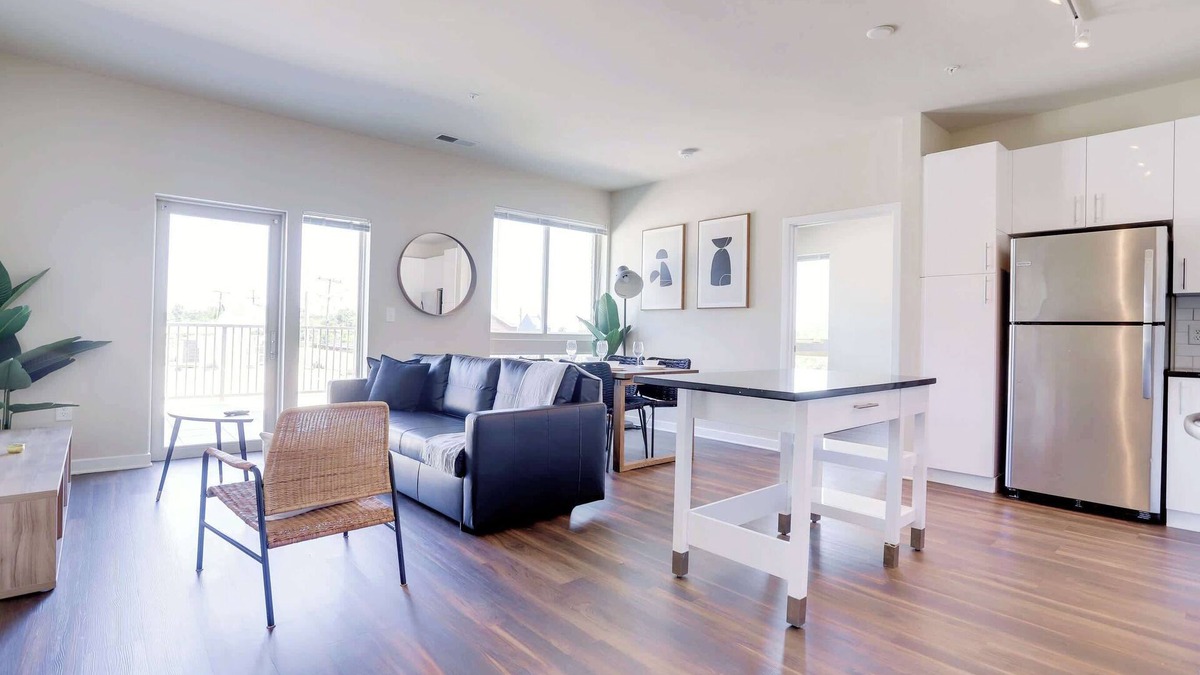 Jefferson Manor Apartment | Bright Apt W Den | Gym & Easy DC Access