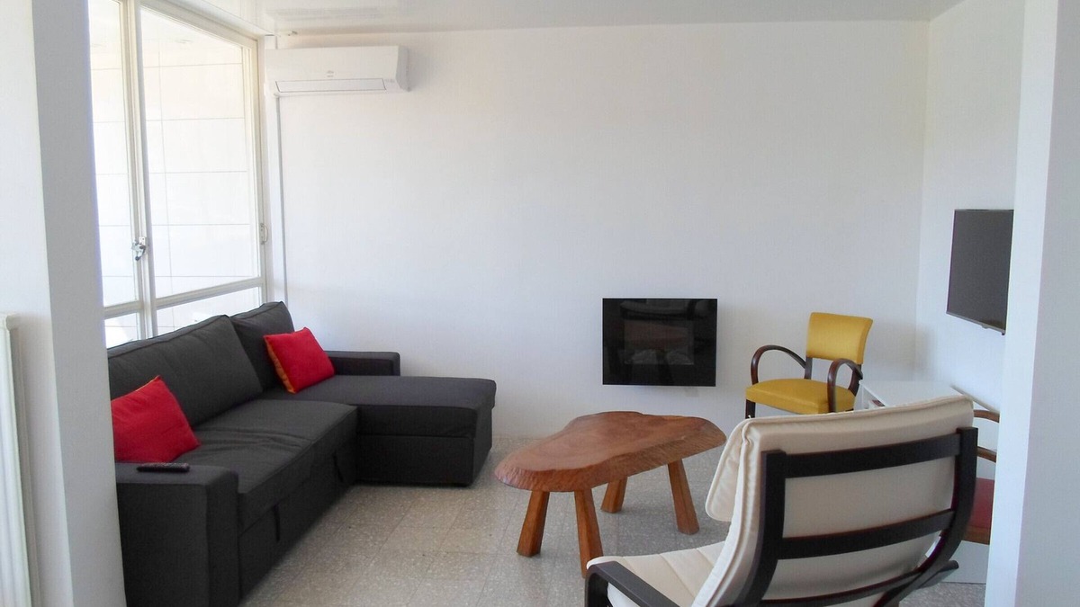 Balaruc-les-Bains Apartment | Bright Apt with WIFI & AC near Thermes