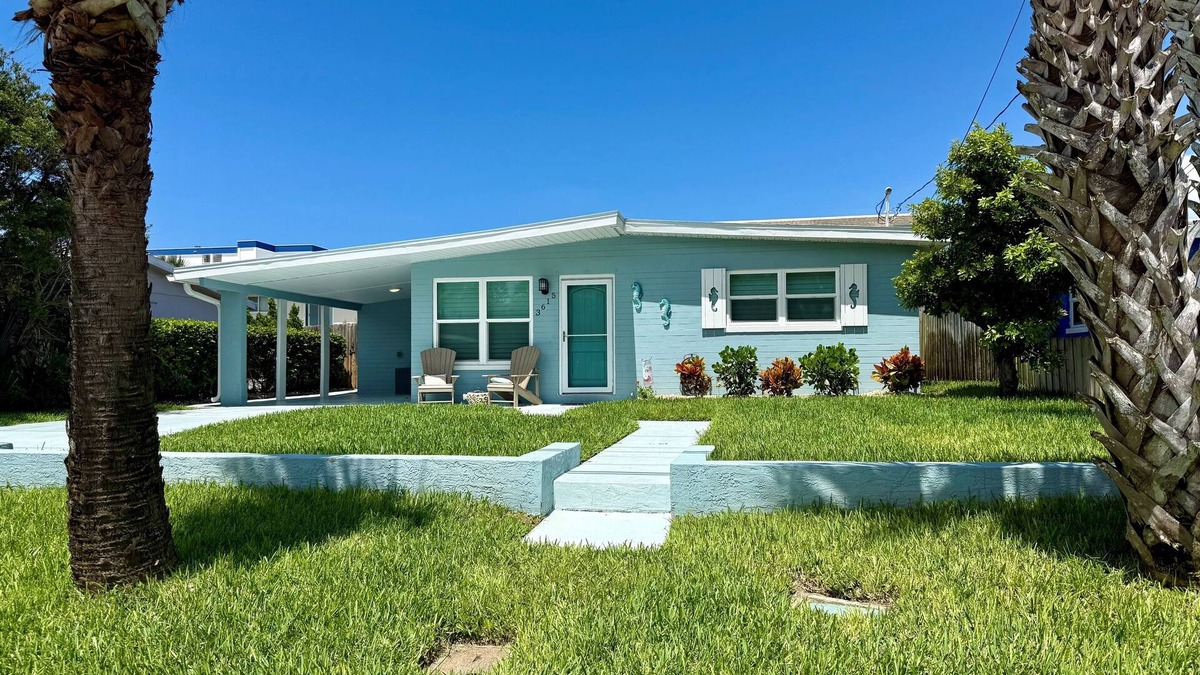 Ocean View Halifax Estates House | Bright Beach Bungalow – 1 Block to Dahlia Park Beach Access