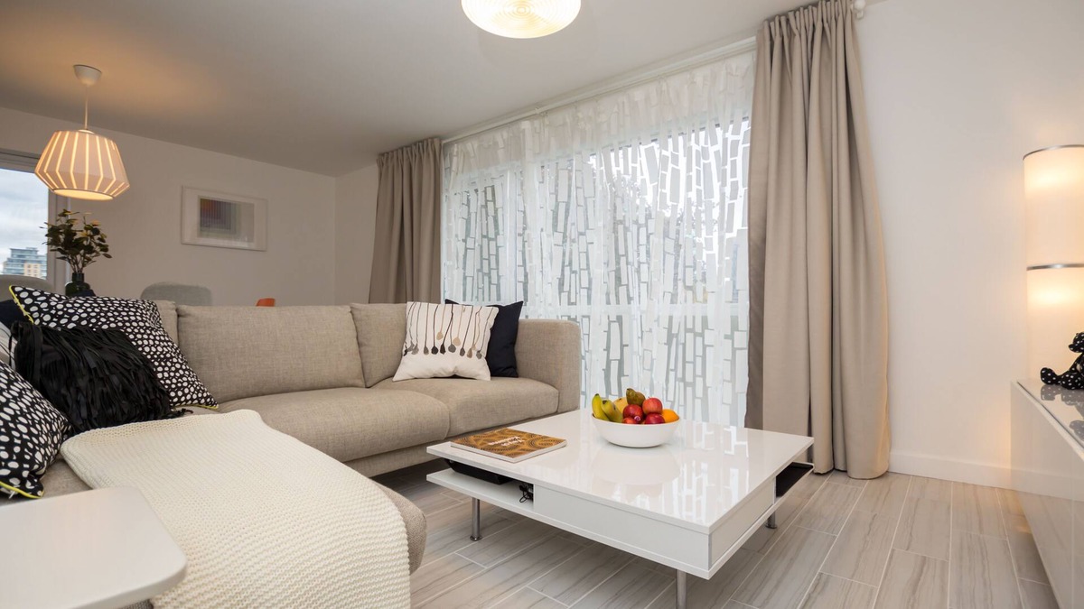 Ealing Apartment | Bright & Beautiful Apt, Ealing Broadway, London!