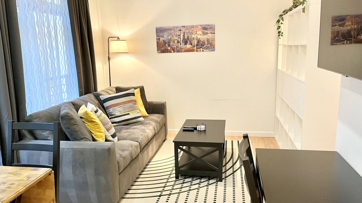 Belltown Condo | Bright Belltown Studio
