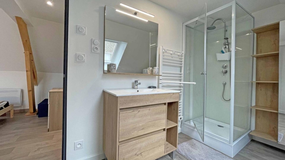 Saint-Pierre-du-Regard Cottage | Bright cottage with garden, pets allowed, WiFi