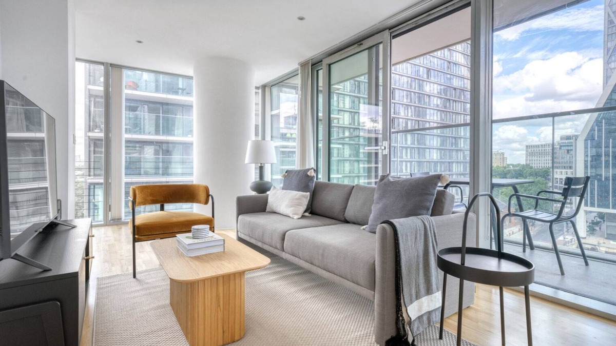 Canary Wharf Apartment | Bright Canary Wharf 1BR, steps to South Quay light rail, by Blueground