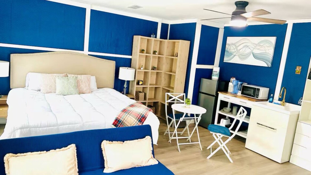 Windsor Hills Apartment | Bright Charming Garage Studio in North Central Austin Neighborhood