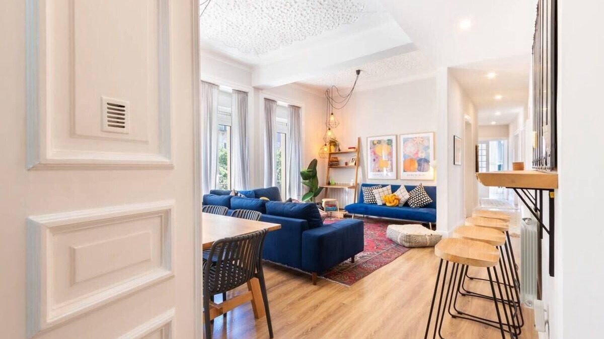 Lisbon Old Town Apartment | Bright City Centre, subway at 10m, 6 Rooms, 18 pax