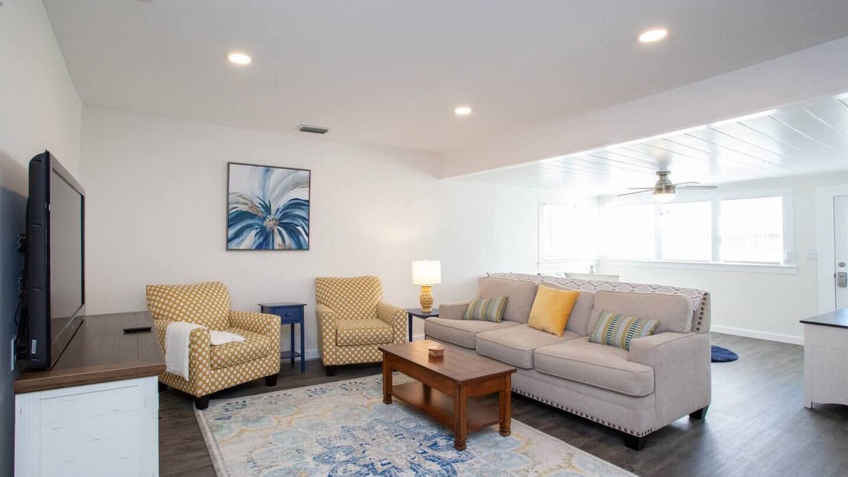 Palm Harbor Cottage | Bright, Clean and Cozy Coastal Cottage in Ozona